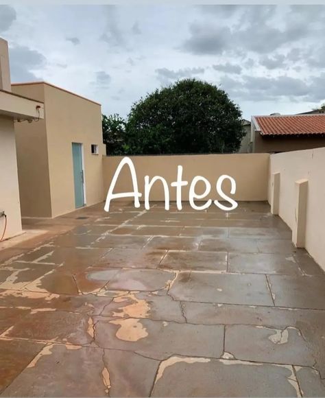 1- PATIO @aigonarquiteto
.
Se realizó una zonificación:
Zona de piscina 
Zona de estar con sombrilla
Zona de paso al costado de la pileta 
Zona de cantero longitud 
.
Se sumó una pérgola que protege una puerta y una  salida al patio de madera. Material que se replica en el piso 
.
. 
. 

🟥 2-. BAÑO  @dekorasyon.istanbul
.
Cambio de look para éste baño incorporando una pared de acento protagonista revestida en un color intenso
.
Paleta Acromática, blanco y negro ⚫ que otorga sobriedad 
.
.
. Patio Grande, Bathroom Decor Ideas Themes, Bathroom Decor Ideas Colors, Ceiling Light Design, Terrace Design, Small Bathroom Decor, Roof Garden, Farmhouse Bathroom, Modern Bathroom Design