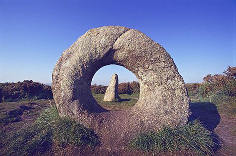 Men-an-Tol Megalithic stone, Cornwall Rocks Formation, Medieval Britain, Neolithic Age, Pagan Magick, Environmental Artist, Ancient Structures, Stone Circles, Sacred Sites, Machu Picchu Peru