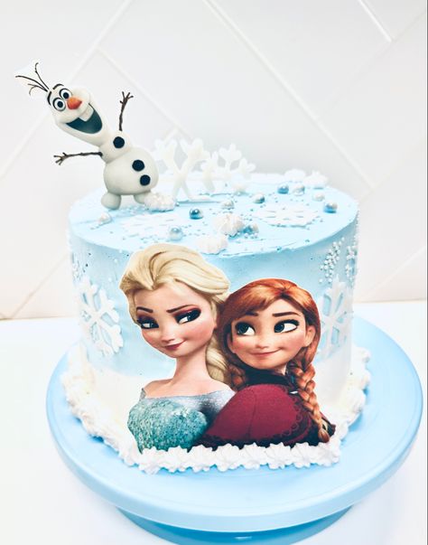 Elsa Cake Design, Frozen Cake Design, Elsa And Anna Cake, Frozen Cake Designs, Anna Birthday Cake, Chocolate Snowflakes, Elsa Birthday Cake, Elsa Anna And Olaf, Elsa Cake Frozen