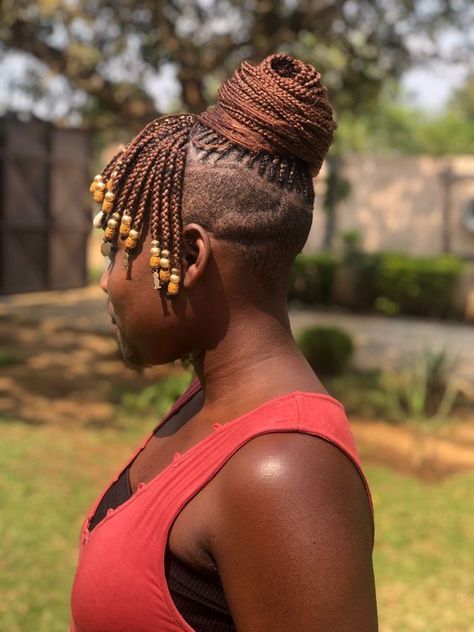 15 Creative and Stunning Knotless Braids Hairstyle Ideas - thepinkgoose.com Traditional Box Braids, Box Braids Shaved Sides, Knotless Braids Hairstyle, Hairstyle Ideas For Short Hair, Prom Hairstyle Ideas, Side Cornrows, Braids With Shaved Sides, Hair Braiding Tool, Shaved Side Hairstyles