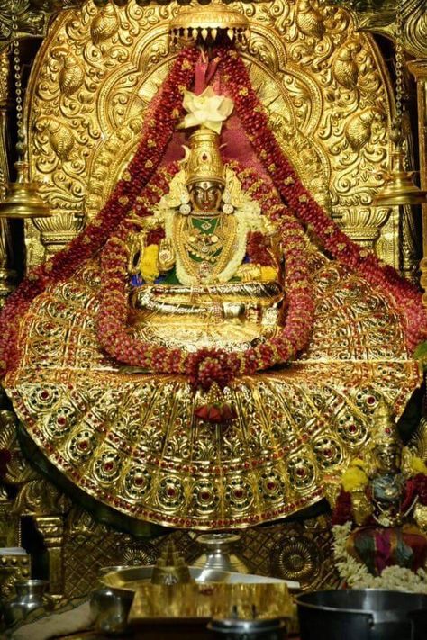 Sarasbag Pune,. Real gold saree on MAA Lakshmi. Lakshmi Statue, Gold Saree, Saraswati Goddess, Hindu Statues, Durga Images, Lakshmi Images, Goddess Decor, Kali Goddess, Lord Vishnu Wallpapers