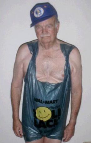 When you're in the mood to just throw something on . . . Walmart Funny, Fashion Fail, 웃긴 사진, Really Funny Pictures, What’s Going On, Old Man, Satire, Funny People, Funny Things