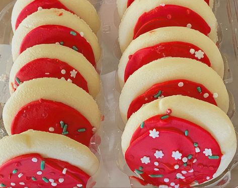 my pic || sugar cookies 🎅🏻🎄 Soft Frosted Sugar Cookies, Cookies Aesthetic, I Want Food, Shrimp Recipes For Dinner, Delicacy Food, Food Therapy, Allergy Free Recipes, Bread Recipes Sweet, Kawaii Food