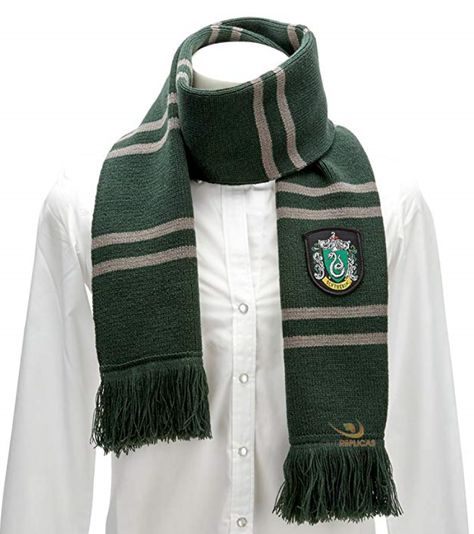 Tricot Harry Potter, Slytherin Scarf, Cupcake Logo, Slytherin And Hufflepuff, Harry Potter Scarf, Cape Costume, Silver Scarf, Slytherin Pride, Potters House