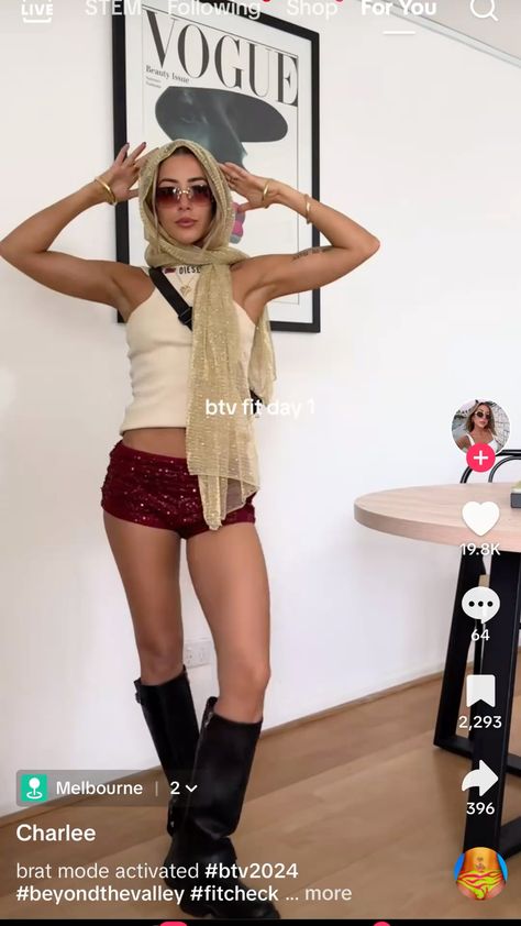 Coachella Boots Outfits, Zoifishh Outfit Coachella, Ellie Thumann Coachella, Camping Festival Outfits, Coachella 2025 Outfits, Hailey Bieber Coachella, Coachella Pants, Celebrity Coachella Outfits, Vanessa Hudgens Coachella