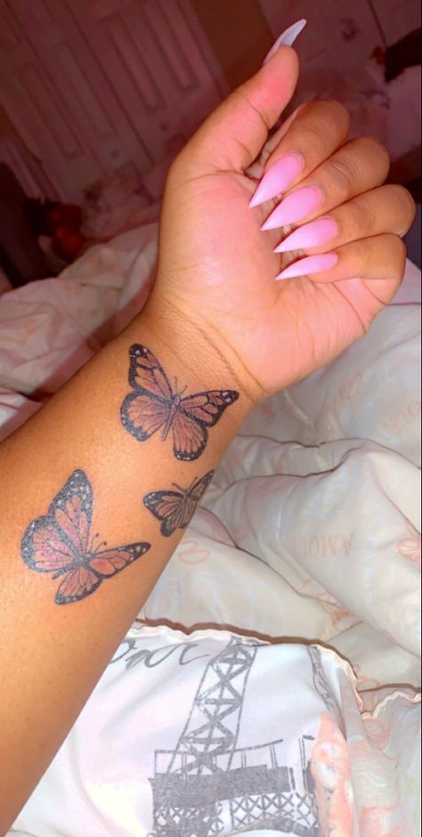 Butterflies On Wrist Tattoo, Loved One Memorial Tattoo, Baddie Tattoo Ideas Female Small Arm, Medium Tattoos For Black Women, Medium Arm Tattoos For Women, Medium Tattoos For Women, Tats Ideas, Cute Thigh Tattoos, Meaningful Wrist Tattoos