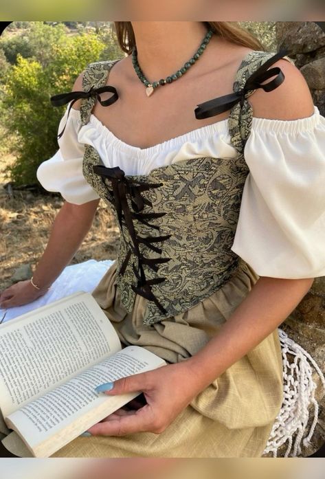 Stay Corset, Medival Outfits Women, Fair Outfit Ideas, Peasant Bodice, Corset Stays, Medieval Corset, Medieval Outfit, Fair Outfit, Ren Faire Outfits