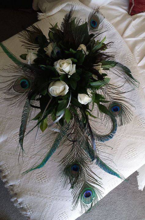 Flower Bouquet With Peacock Feathers, Wedding Bouquet Feathers, Bridal Bouquet With Peacock Feathers, Peacock Feather Bridal Bouquet, Wedding Flowers With Peacock Feathers, Wedding Bouquet With Peacock Feathers, Peacock Feathers Wedding Decor, Bouquet With Feathers Bridal, Peacock Bridal Bouquet