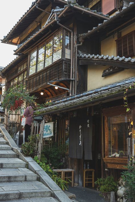 Residential cottage house with courtyard · Free Stock Photo Japanese Buildings, Japan Architecture, Watercolor Architecture, Japan Photography, Dream Place, Aomori, Countryside House, Kamakura, Japanese House