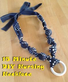 Traxel Time: 15 Minute DIY Nursing Necklace - a comfortable necklace for breastfeeding babies to hold or pull on while they eat. Diy Teething Necklace, Diy Nursing, Necklaces Diy, Nursing Necklace, Diy Bebe, Baby Sewing Projects, Teething Necklace, Baby Projects, Baby Teethers