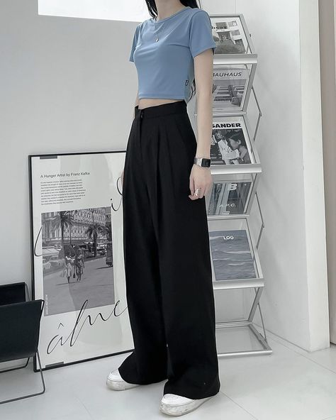 Filipino Outfits Casual, Knee Pants Outfit, Black Pants Outfits, Casual Outfit Korean, Simple Outfit Ideas, Simple Clothes, Outfit Simple, Korean Casual Outfits, Simple Fits