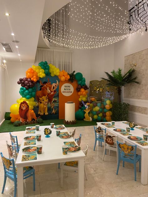 Lion King Table Set Up, Lion King Birthday Party Centerpieces, Lion King Party Decorations, Lion King Birthday Party, Lion King Birthday Party Ideas, Lion Birthday Party, Wild Theme, Lion King Theme, Kids Table Set