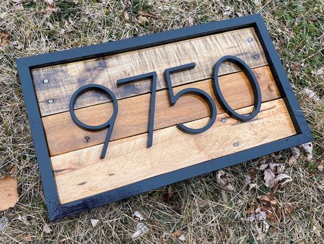 House Number Ideas Outdoor, Farmhouse Address Sign, House Number Ideas, Diy Address Sign, Rustic House Numbers, Modern House Numbers Sign, House Numbers Diy, Number Ideas, Modern House Number