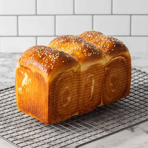 Soft Japanese Milk Bread Recipe (Hokkaido) Japanese Milk Bread Recipe, Pullman Bread, Hokkaido Milk Bread, High Protein Flour, Japanese Milk Bread, Amish Friendship Bread, Milk Bread Recipe, Japanese Bread, Friendship Bread