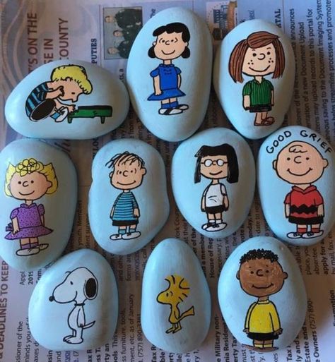 PEANUTS ROCKS #Just2Cute Peanuts Rock Painting, Peanuts Gang Painted Rocks, Charlie Brown Painted Rocks, Snoopy Painted Rocks, Peanuts Painting, Charles Schulz, Rock And Pebbles, Painted Rocks Craft, Rock Painting Ideas Easy