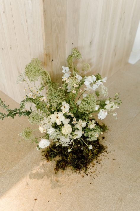 Ground Floral Installation, Ceremony Flower Arrangements, Green Wedding Florals, White Green Wedding, Floor Flower, Aesthetic Shots, Wyoming Wedding, Wyoming Weddings, Floral Installation