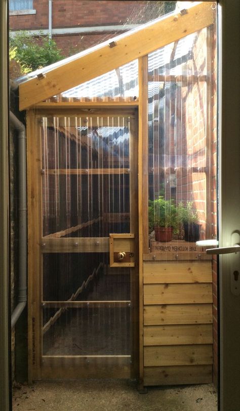 Serre Diy, Diy Greenhouse Plans, Lean To Greenhouse, Greenhouse Shed, Greenhouse Ideas, Desain Lanskap, Backyard Greenhouse, Small Greenhouse, Greenhouse Plans