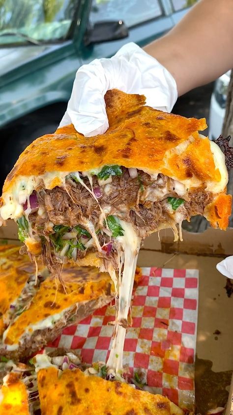 Mexican Food Truck Design, Birria Pizzadilla, Street Food Pizza, Birria Pizza, Food Cravings Pizza, Tortilla Cheese, Street Food Japan Aesthetic, Japanese Food Restaurant Aesthetic, Pizza Taco