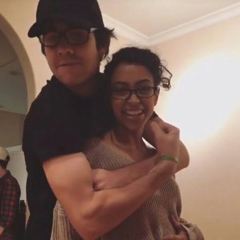 David flexing his arm Lisa Koshy, Liza Koshy And David Dobrik, Carly And Erin, Liza And David, True Love Couples, David D, Liza Koshy, David Dobrik, Vlog Squad