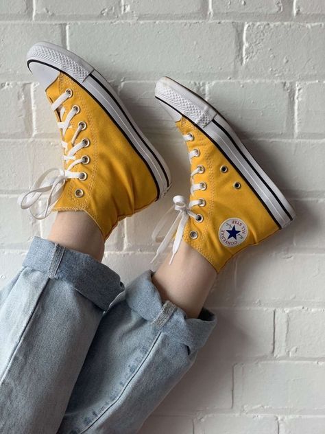 Yellow Converse Aesthetic, Converse Yellow, Yellow Converse, Converse Aesthetic, Dr Shoes, Classy Shoes, Cute Sneakers, Outfits With Converse, Yellow Shoes