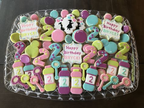 Bubble Party Food Ideas, 2nd Birthday Bubble Theme, Bubble 2nd Birthday Party, Bubble Party Ideas Kids, Bubbles Birthday Party Theme, Bubble Birthday Party Ideas, Bubble Theme Party, Bubble Cookies, Bubble Themed Birthday Party