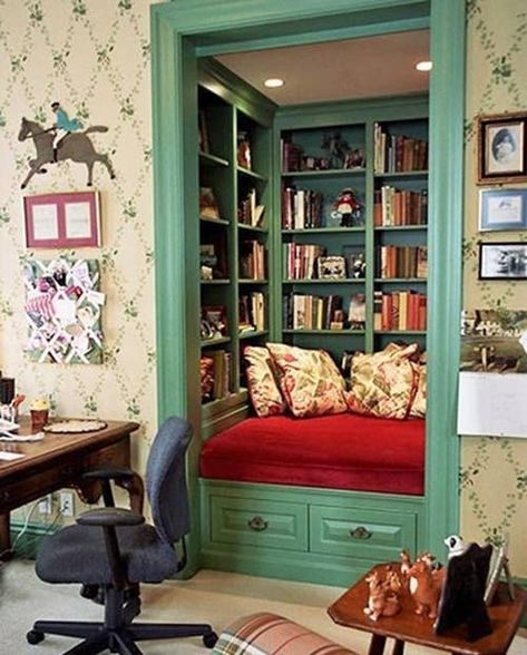 Faerie Room, Closet Library, Closet Nook, Reading Nook Closet, Dekorasi Kamar Tidur, Reading Area, Reading Nooks, Home Libraries, Library Ideas