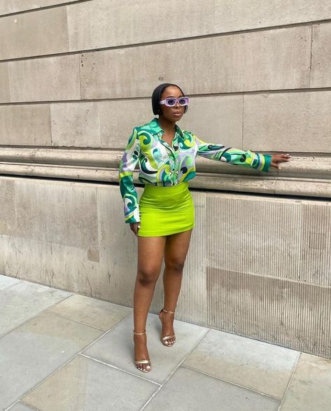 Lime Green Skirt Outfit Summer, Short Green Skirt Outfit, Lime Green Skirt Outfit, Green Accessories Outfit, Cancun Fits, Lime Green Outfits, Emerald Green Outfit, Lime Green Heels, Green Skirt Outfits