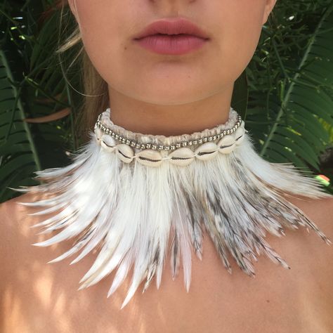 Feather Jewelry Necklace, Sirens Fashion, Diy Drapes, Feather Collar, Cute Couple Halloween Costumes, Cowboys And Indians, Feather Necklace, Feather Crafts, Feather Art