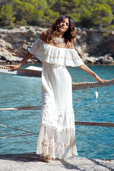 Romantically feminine! Fotografi Fesyen, Mode Hippie, Fashion Blogger Outfit, Estilo Hippie, Stil Boho, Blogger Outfits, Boho Chic Dress, Boho Hippie Chic, Boho Chic Wedding