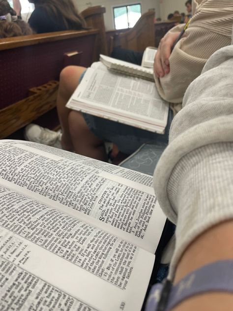 Family At Church Aesthetic, Sunday School Aesthetic, Church Asthetic Picture, Couple At Church, Family At Church, God Centered Relationship, Church Aesthetic, Church Family, Sunday Church