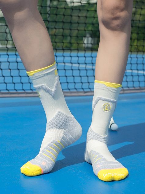 Sport Socks Design, Nike Socks Outfit Leggings, Nike Socks Aesthetic Outfit, Outfits With Nike Socks, Nike Socks Aesthetic, Nike Socks Women, Nike Socks Outfit, Black Nike Socks, Socks Photography