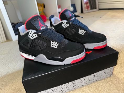 🔥🔥 #lkss #lksskick #fashion #sneakers #sneakerhead #shoes #shoesaddict #shoestagram #instashoes Sneakerhead Shoes, Jordan 4 Bred, Red Jordans, Fashion Sneakers, How To Style, Jordan, Black And Red, Nike, Sneakers