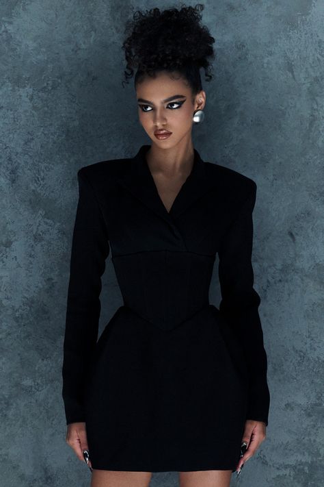 This dress is expertly designed for a chic and elegant look. Made with high-quality crepe fabric, it creates a flattering sheath silhouette and features square shoulders for a modern twist. The perfect addition to your wardrobe for a sophisticated and stylish outfit. Sultry Outfit Classy, Mini Dress Outfits Black Women, Old Money Suit Women, Women On Suit, Graduation Dresses Black Women, What To Wear To A Fashion Show, Elegant Outfit Black Women, Black Boss Lady Aesthetic, Haute Couture Black Dress