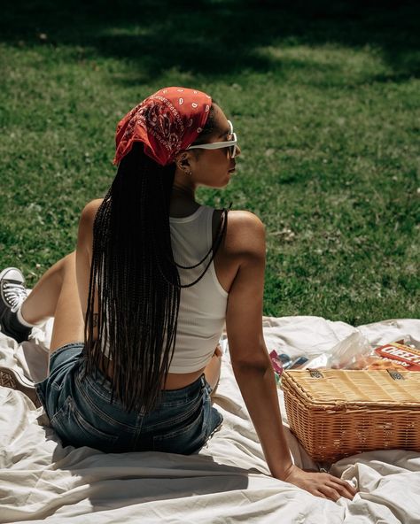 Picnic in Central Park ☀️ #photoshoot #photography #photographer #nyc #nycphotoshoot #nycphotographer #picnic #centralpark #brandshoot #commercial #commercialshoot #fashion #summeroutfits Central Park Photoshoot, Picnic In Central Park, Picnic Photography, Park Photoshoot, Nyc Photoshoot, Photoshoot Photography, Central Park, Summer Outfits, New York