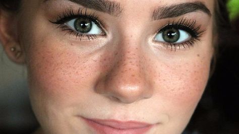 http://www.revelist.com/beauty-news-/freckle-face-tattoos/6996 Freckles Tutorial, Fake Freckles Tutorial, Faux Freckles Makeup, Makeup Freckles, 2016 Makeup Trends, Fake Freckles, Freckles Makeup, Faux Freckles, Hoola Bronzer