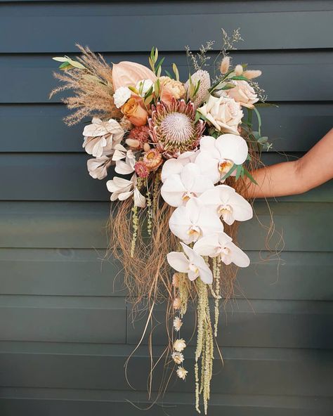 Orchid Bouquet Wedding, Orchid Wedding, Spring Wedding Flowers, Cascade Bouquet, Wedding Flower Arrangements, Bouquet Of Flowers, Bride Bouquets, Arte Floral, Bridal Flowers