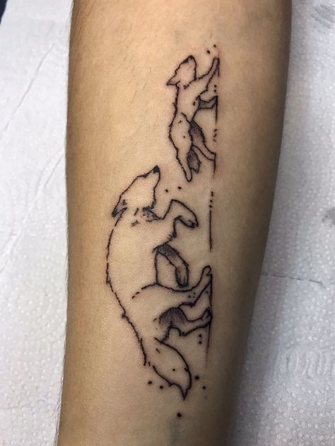 Life Is Strange Wolf Tattoo, Life Is Strange 2 Tattoo Wolf, May The Odds Be Ever In Your Favor Tatoo, Lis 2 Tattoo, Wolf Matching Tattoos, Lis2 Tattoo, Weird Tattoo Designs, Wolf Brothers Life Is Strange, Twdg Tattoo