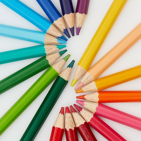 Color Pencil Photography, Pen Photography Ideas, Colored Pencils Aesthetic, Colored Pencils Photography, Pen Photography Products, Pencils Photography, Building Colour, Best Pencil Colour Brand, Pen Photography