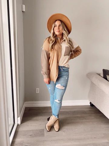 Zuri Button-Up Shirt https://whispers-in-the-wind.com/best-fall-outfit-ideas-trendy-and-cozy-autumn-styles/?zuri-button-up-shirt Farm Dinner Outfit, Palm Springs Outfit Fall, Casual Church Outfits Fall, Mom Casual Outfits, Worship Leader Outfit Women, Brunette Outfits, Worship Team Outfits, Womans Outfits, Young Mom Style