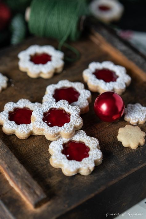 Strawberry Cake Easy, Streusel Cake, German Cookies, Best Cookies Ever, Linzer Cookies, Strawberry Cake Recipes, Winter Desserts, Strawberry Filling, Streusel Topping