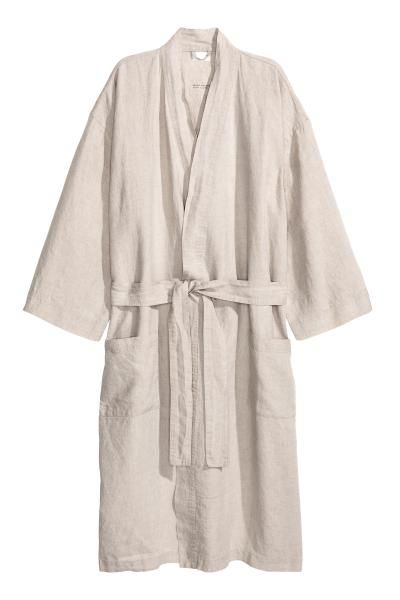 PREMIUM QUALITY. Washed linen dressing gown with two pockets at the front and a tie belt.  Unisex. Tumble-drying will help to keep the linen soft. Linen Dressing Gown, Linen Bathrobe, Future Wardrobe, Fresh Outfits, Dressing Gown, Style And Grace, Guest Bathroom, Mode Outfits, Tie Belt