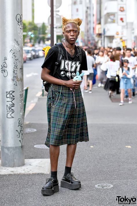 Zelig, Paris based fashion model | 11 June 2017 | #Fashion #Harajuku (原宿) #Shibuya (渋谷) #Tokyo (東京) Tokyo Fashion Men, Male Fashion Model, Guys In Skirts, Model Tips, Gender Fluid Fashion, Vintage Kiss, Queer Fashion, Androgynous Fashion, Tokyo Fashion