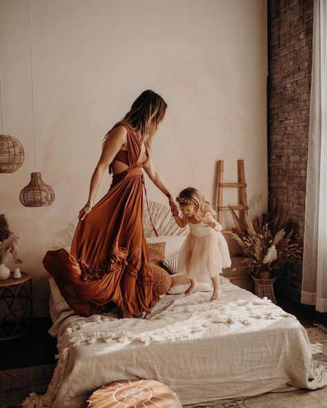 Boho Photography Studio, Spring Punch, Bohemian Studio, Photography Studio Decor, Maternity Studio Photoshoot, Boho Photoshoot, Boho Photography, Photography Studio Design, Boho Mother