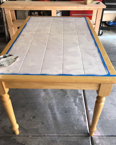 How to Paint a Dated Tile Table | All Things Thrifty Tile Table Makeover, Table Top Redo, Diy Table Makeover, Table Tile, Dining Room Table Makeover, Top Kitchen Table, Tile Top Tables, Painted Kitchen Tables, Tile Tables