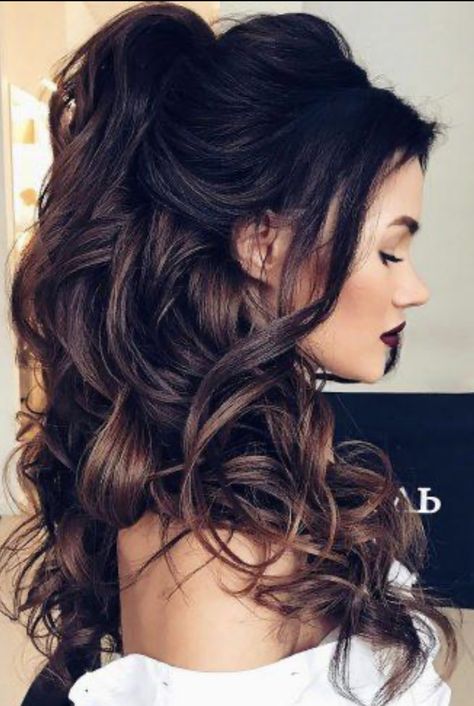 Messy Half Up Half Down Wedding, Messy Updo Hairstyles, Bridesmaid Hair Curly, Half Bun Hairstyles, Down Hairstyles For Long Hair, Half Up Bun, Half Up Wedding Hair, Half Up Half Down Wedding, 50 Hair