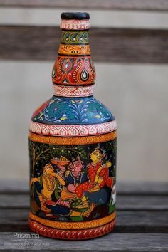 Lord Krishna Lippan Art, Unique Bottle Art, Bottle Art Projects, Lord Jagannath, Indian Handicrafts, Hand Painted Bottles, Kerala Mural Painting, Painted Pots Diy, Diy Glass Bottle Crafts