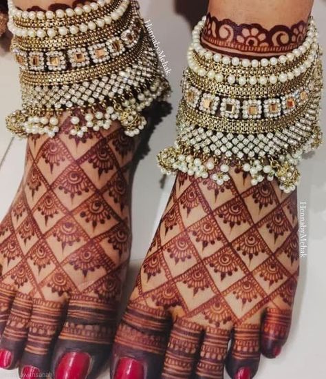 This is story about Rajput Aarav Veer Singh and Shravani Singh who we… #romance #Romance #amreading #books #wattpad Leg Mehendi Design, Simple Mehendi Designs, Leg Mehndi, Foot Henna, New Bridal Mehndi Designs, Legs Mehndi Design, Engagement Mehndi Designs, Full Mehndi Designs, Stylish Mehndi Designs