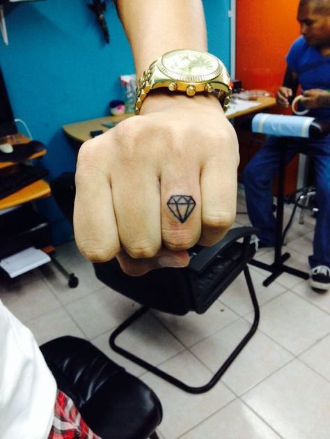 Diamond finger Tattoo Diamond On Finger Tattoo, Diamond Tattoo Finger, Diamond Finger Tattoo, Diamond Tattoo Designs, Diamond Tattoo, Cute Finger Tattoos, Ring Tattoo, Tattoo Wedding Rings, Finger Tattoo For Women