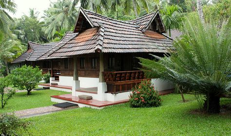 Naalukettu(Kerala Heritage House) | A typical Kerala Heritag… | Flickr Naalukettu House, Kerala Traditional House, Kerala Architecture, Kovalam, Wood Houses, Indian Home Interior, Kerala House Design, Kerala Houses, Heritage House