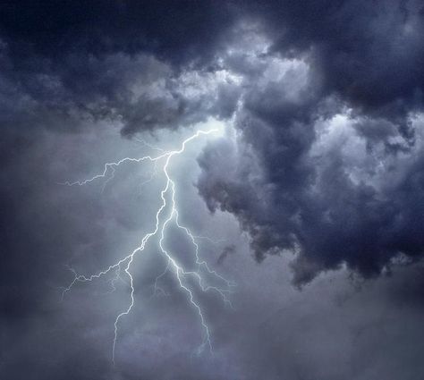 Cloud Painting Acrylic, Lighting Storm, Lightning Sky, Storm Tattoo, Stormy Clouds, Lightning Photography, Lightning Cloud, Dark & Stormy, Lightning Storm